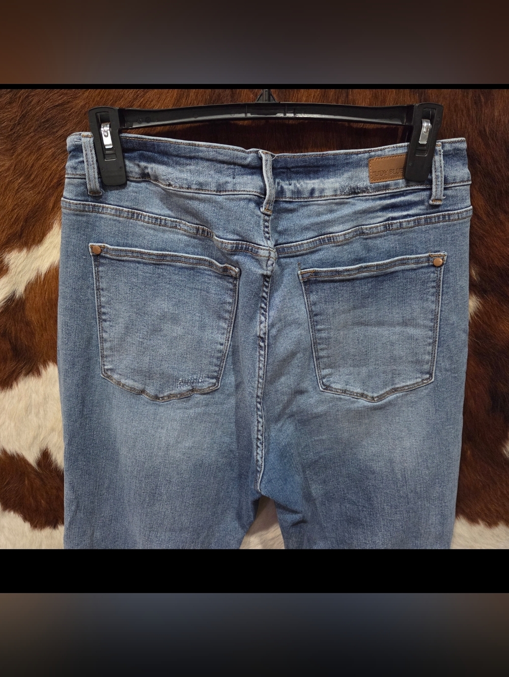 Judy Blue Medium Wash Straight Jeans with Raw Hem - Picture 4 of 8